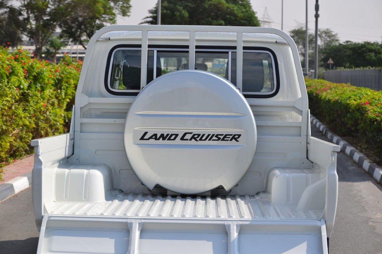 Toyota Land Cruiser Pick Up 79 DOUBLE CAB  LIMITED LX V8 4.5L TURBO DIESEL 5 SEAT MANUAL TRANSMISSION