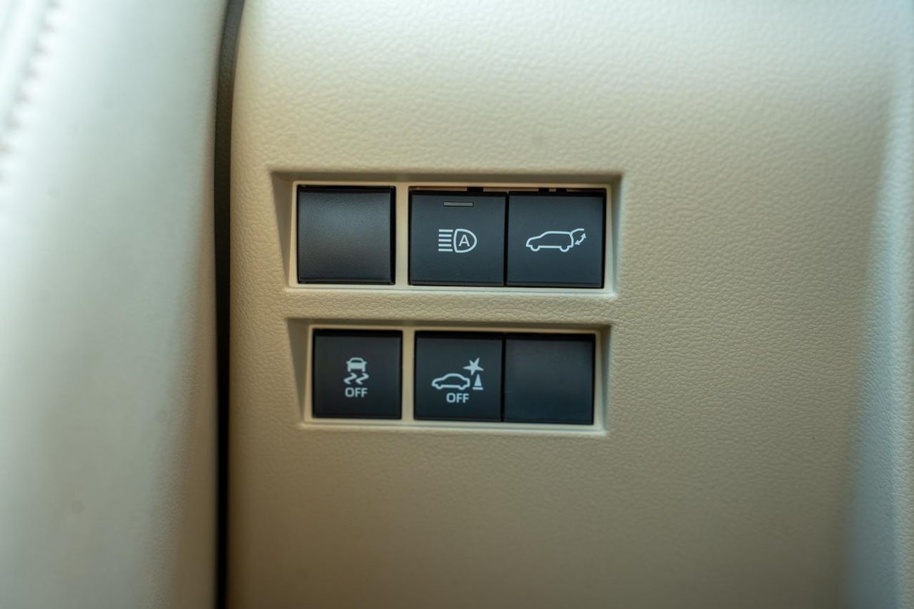 Toyota Land Cruiser 2025 Toyota Land Cruiser VX 4.0L  V6 Petrol & Features