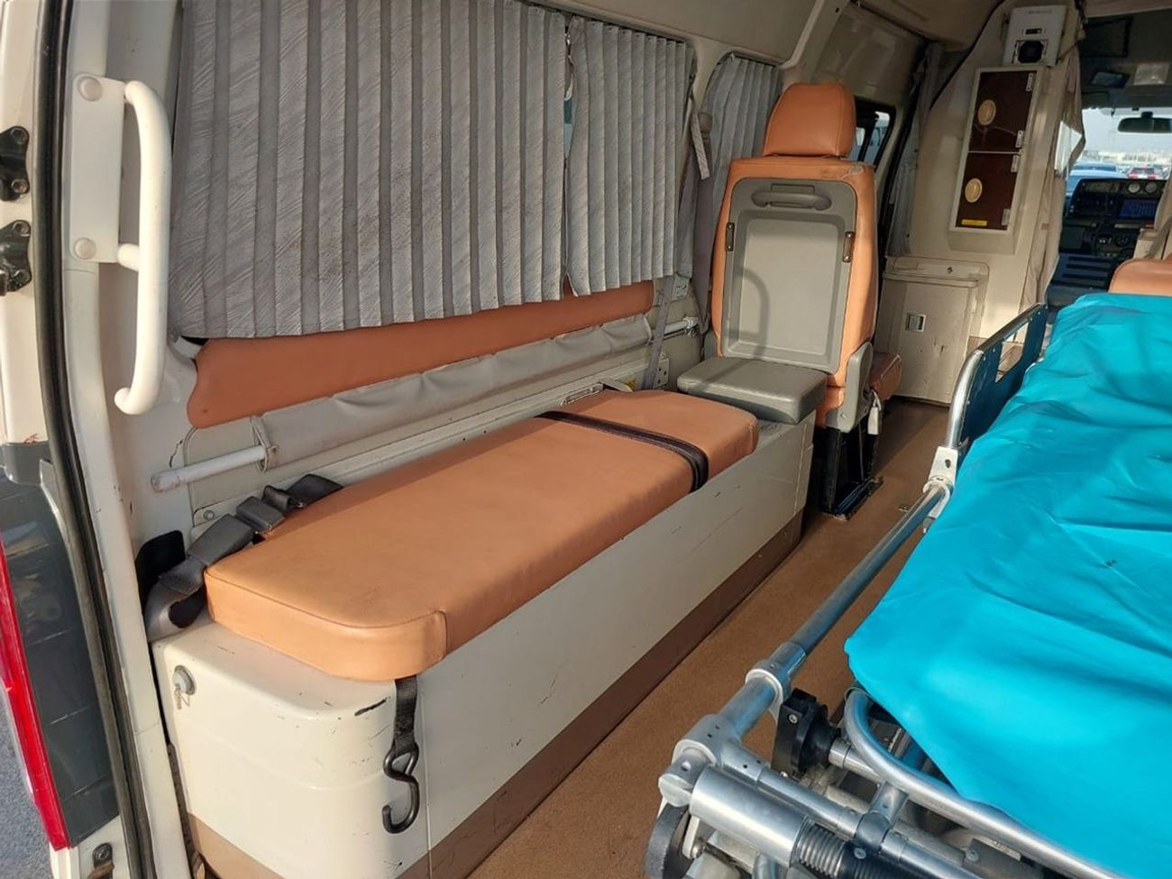 Toyota Hiace TOYOTA HIACE VAN AMBULANCE RHD 2015 MODEL 2.7 L PETROL AUTOMATIC(PM15632)