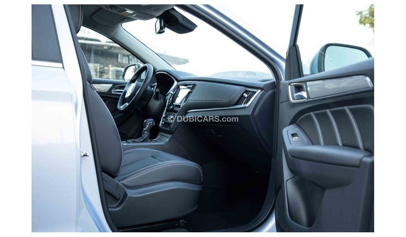 MG RX5 2023 MG RX5 2.0 AWD LUXURY - Silver inside Black // 3 Years Warranty Or 100,000 KM , 1 Year Service 