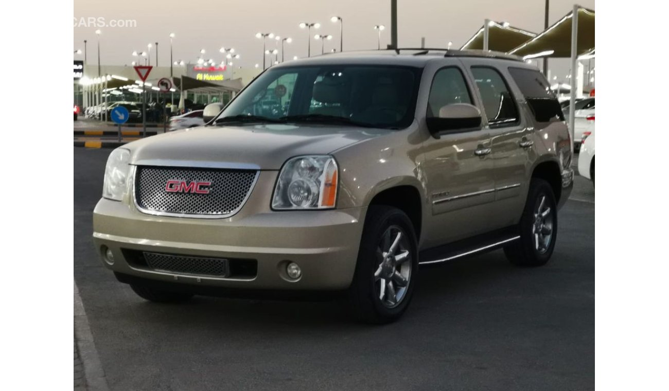 GMC Yukon GMC YOUKAN DENALI 2012 Gcc Specefecation Very Clean Inside And Out Side Without Accedent No Paint Fu