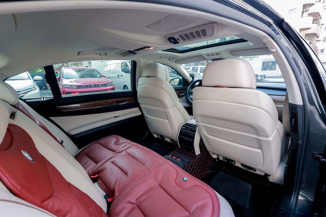 بي أم دبليو 730Li Executive 4.0L (4 Door)