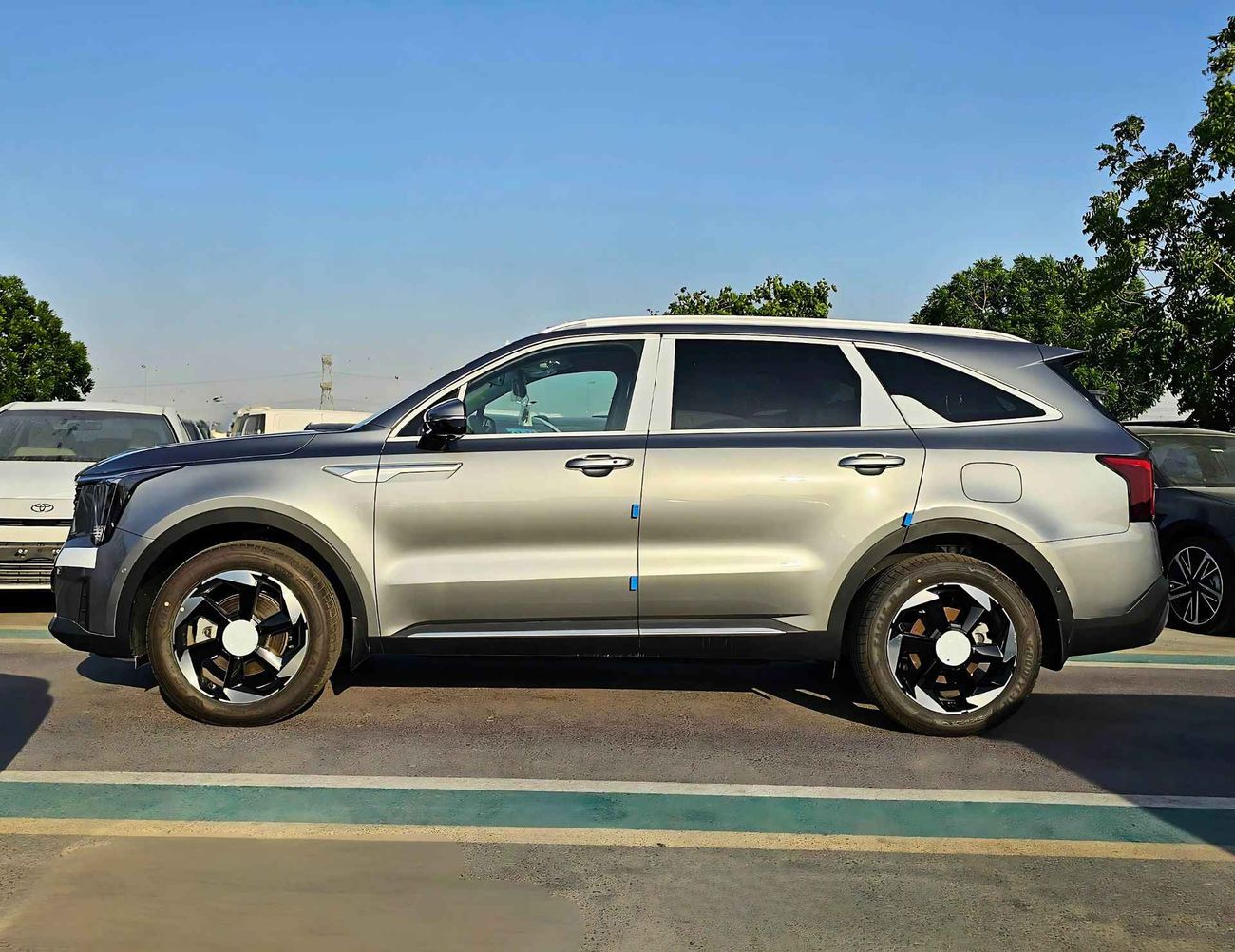 Kia Sorento 2.5L V4 PETROL / 360* CAMERA  / POWER SEATS & LEATHER / 4WD (CODE # 69093)