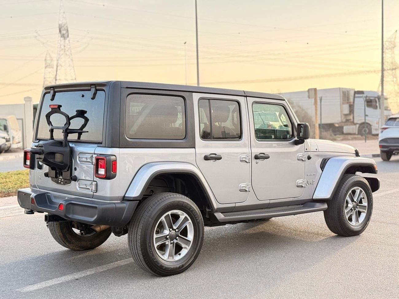 Jeep Wrangler Unlimited Sahara 2.0L A/T