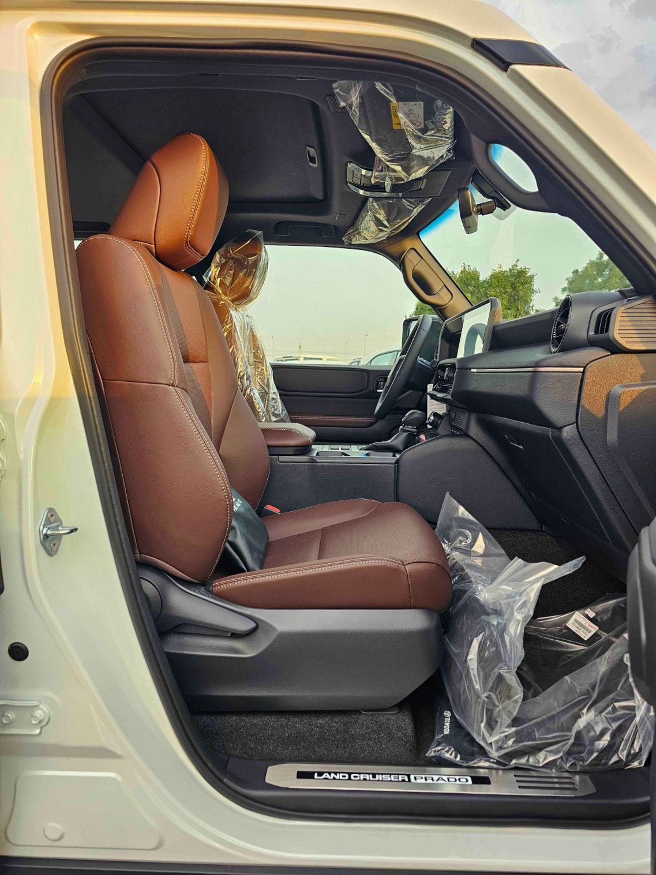 تويوتا برادو ADVENTURE TURBO / 2.8L V4 DIESEL / DRIVER POWER SEAT WITH LEATHER / DVD+CAMERA / COOL BOX (CODE # P2