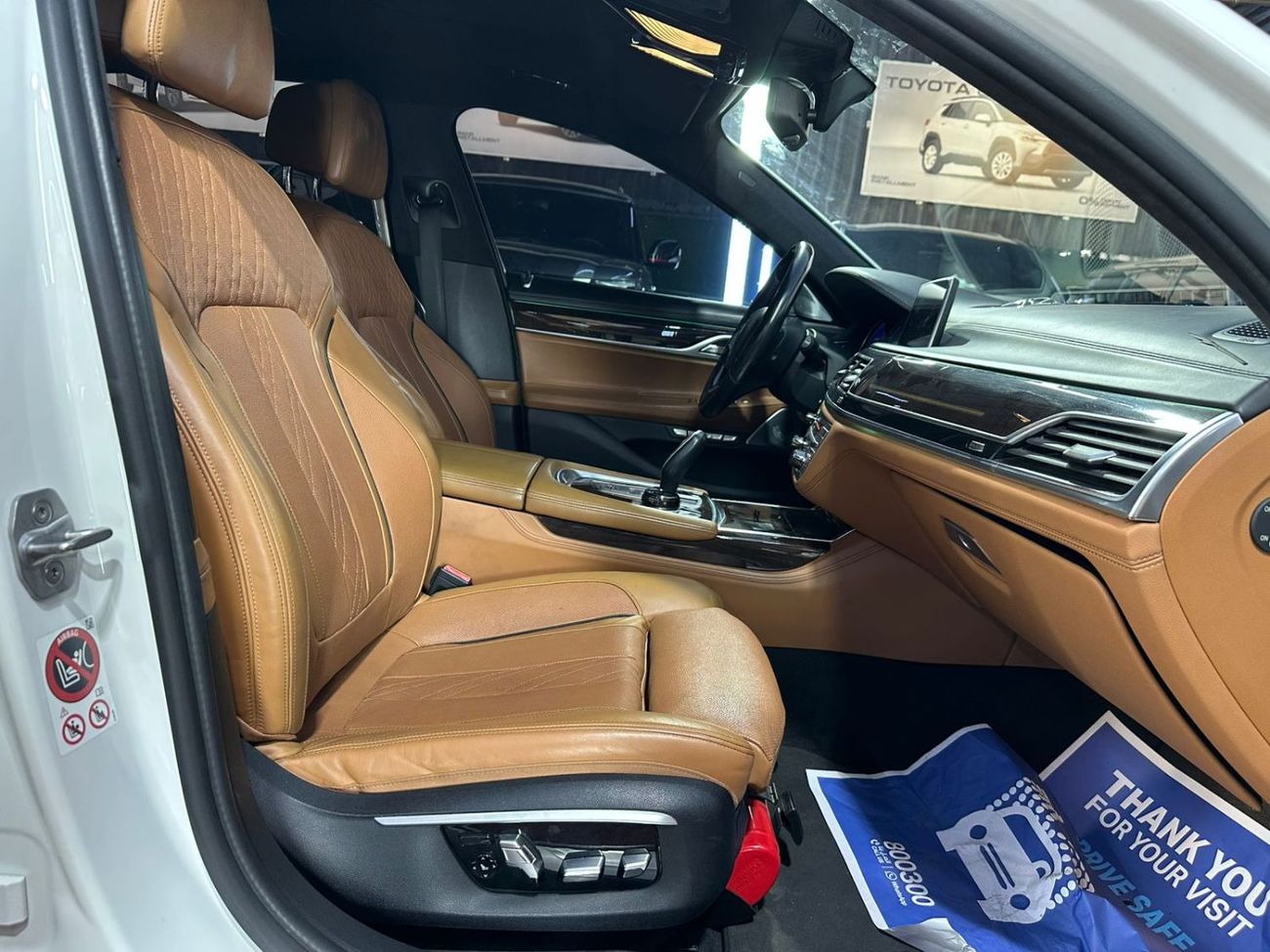 بي أم دبليو 750Li Luxury 4.4L (443 HP)