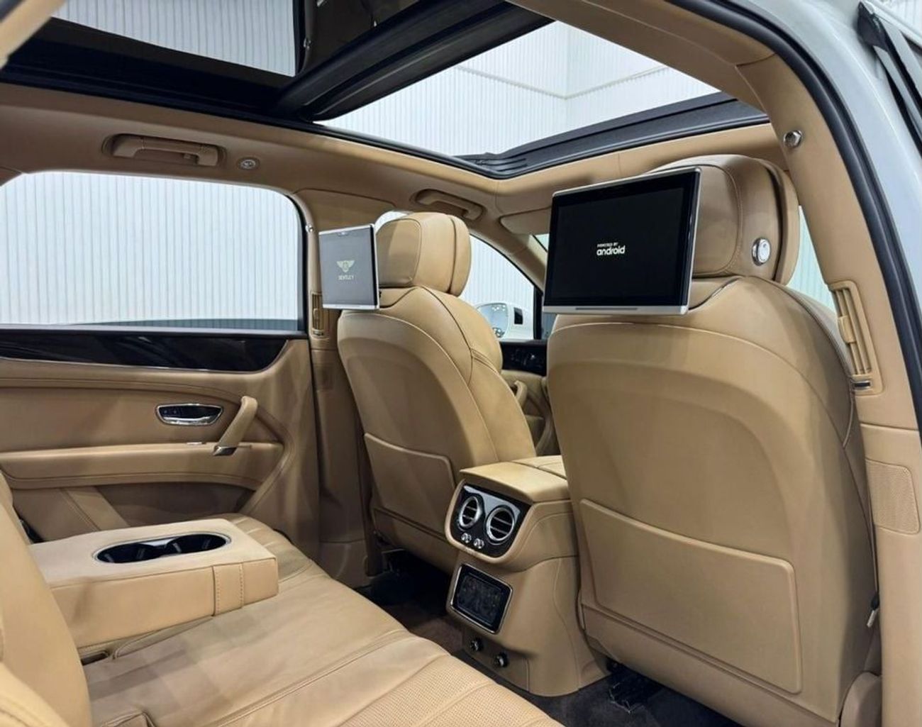 Bentley Bentayga V8 2019 Bentley Bentayga V8, Warranty, Full Service History, Excellent Condition, GCC