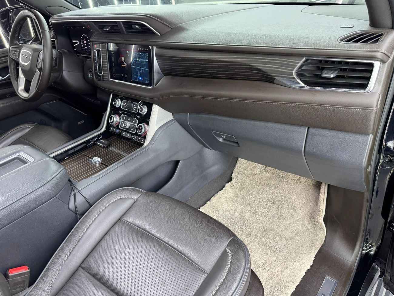 GMC Yukon 6.2 V8 Denali (AWD) 2024 GMC Yukon, 2029 GMC Warranty + Service Pack, Fully Loaded, 7 Seater, GCC