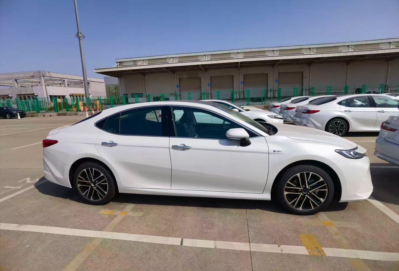 تويوتا كامري 2.5L Premium Version