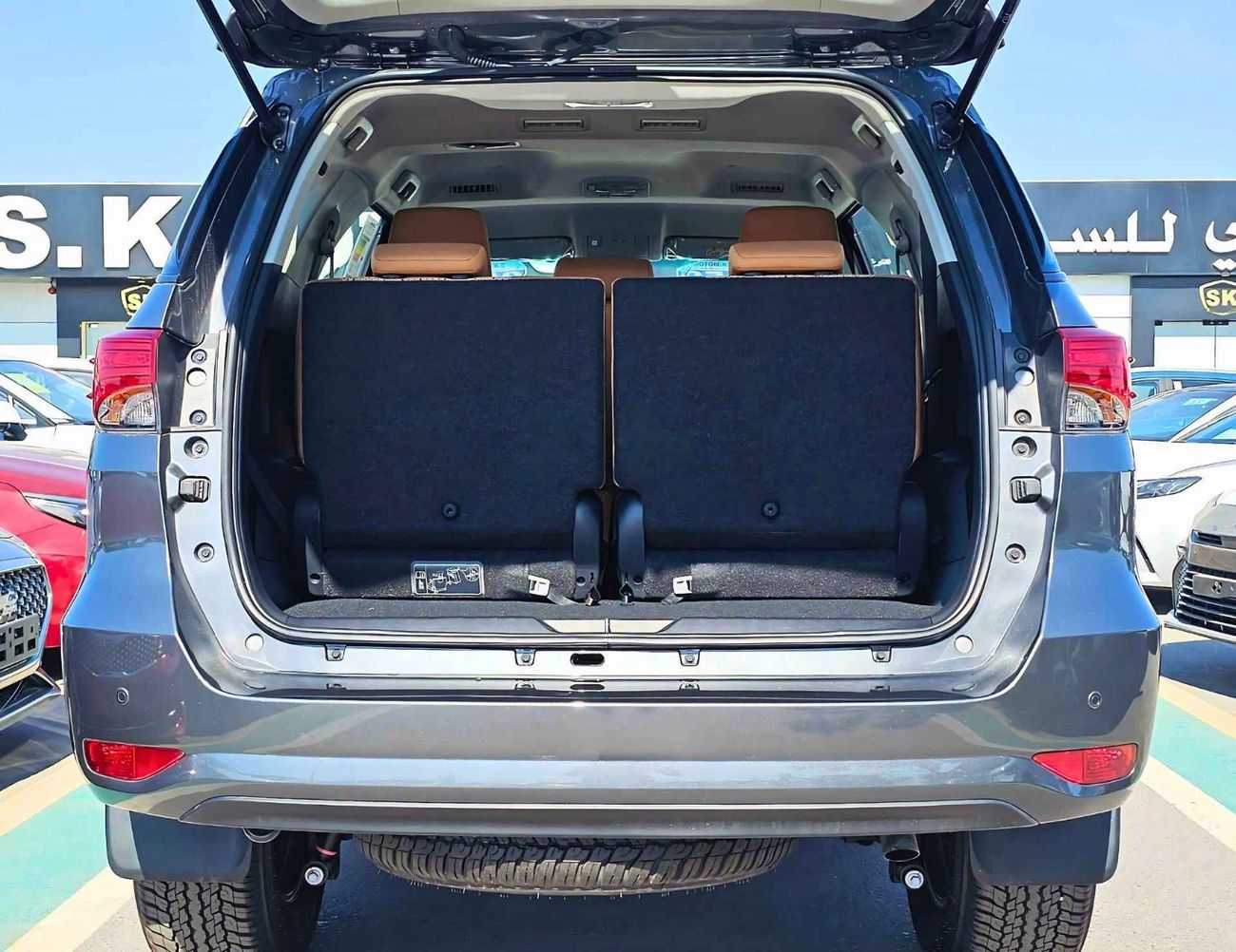 تويوتا فورتونر BASIC / 2.7L PETROL / ALLOY WHEELS / MANUAL A/C / 4WD (CODE# BASIC)