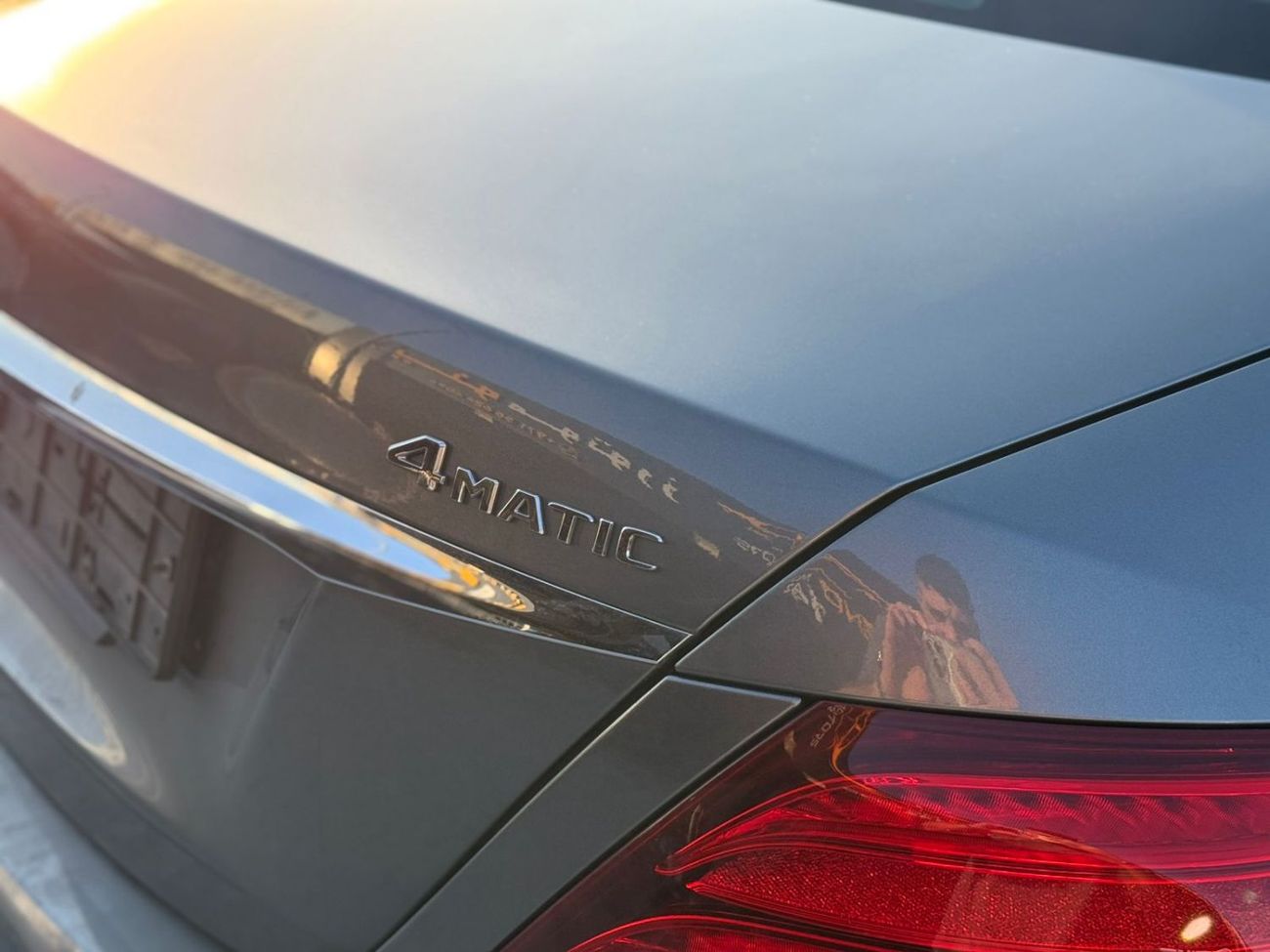 Mercedes-Benz E300 Premium 2.0L