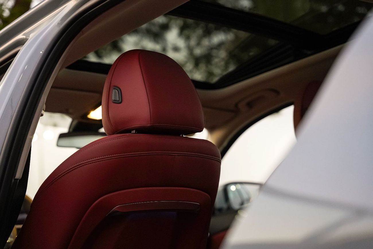 BMW i3 2026 BMW e-Drive 35L M-Sport Package FWD 0Km