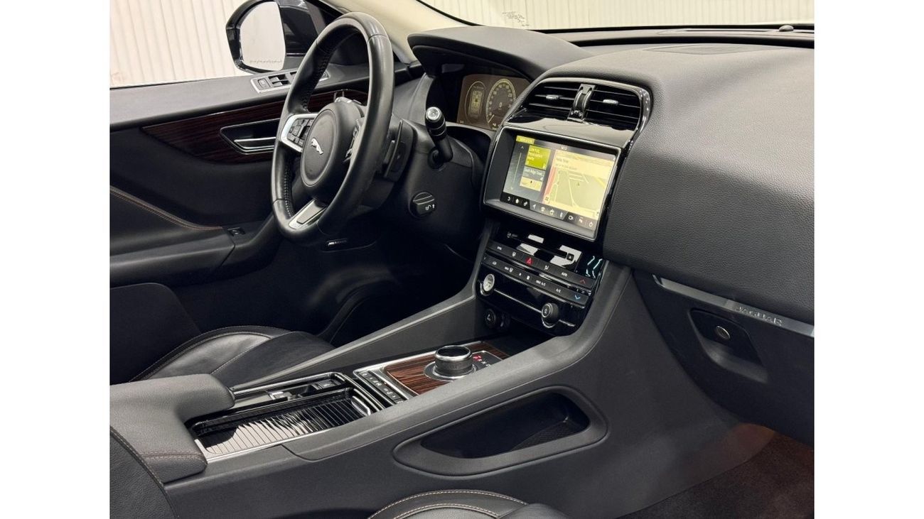 جاكوار F بيس 2018 Jaguar F-Pace Prestige 25t, Warranty, 2025 Jaguar Service Pack, Excellent Condition, GCC