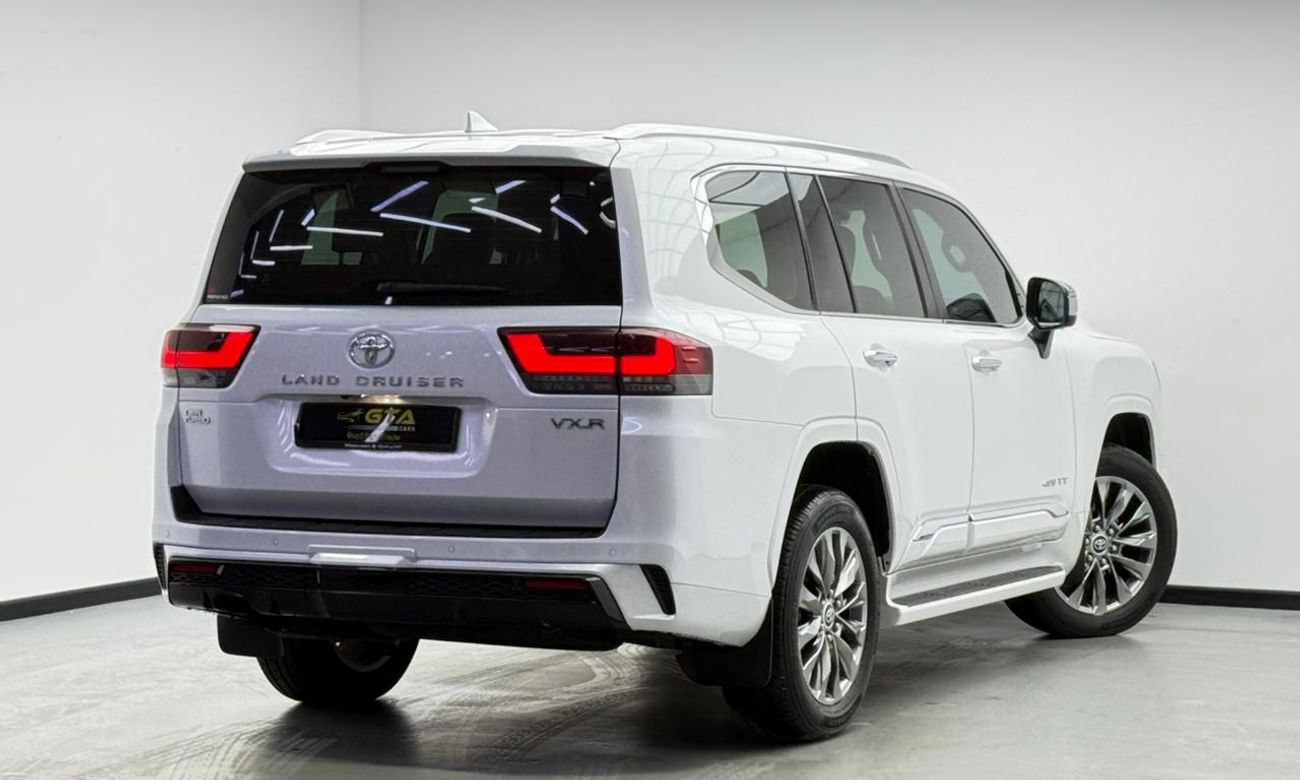 تويوتا لاند كروزر 2024 Toyota Land Cruiser VXR, Jan/2027 Warranty, Toyota Full Service History, GCC
