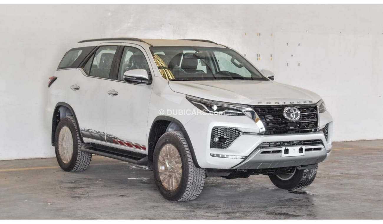 Toyota Fortuner 2023 Toyota Fortuner 4x4 4.0 HI P AT - Pearl White inside Black