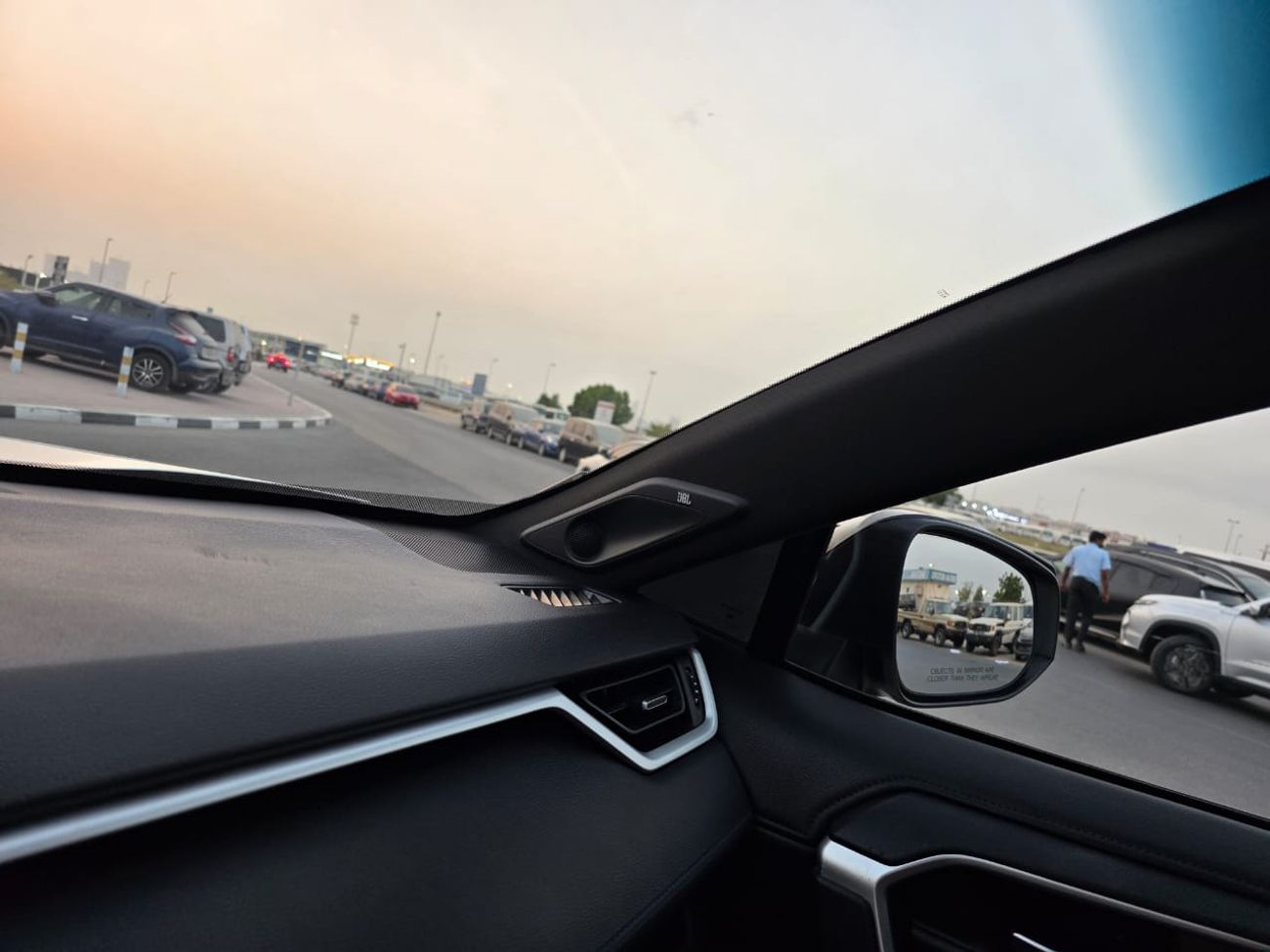 Toyota RAV4 2020 XSE hybrid Sunroof , 4x4 , Push button and original leather