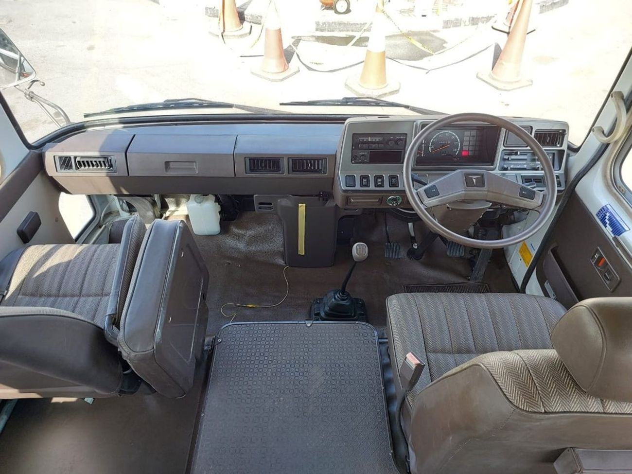 Toyota Coaster TOYOTA COASTER BUS RHD 1988 MODEL 3.4L DIESEL MANUAL(PM10133)