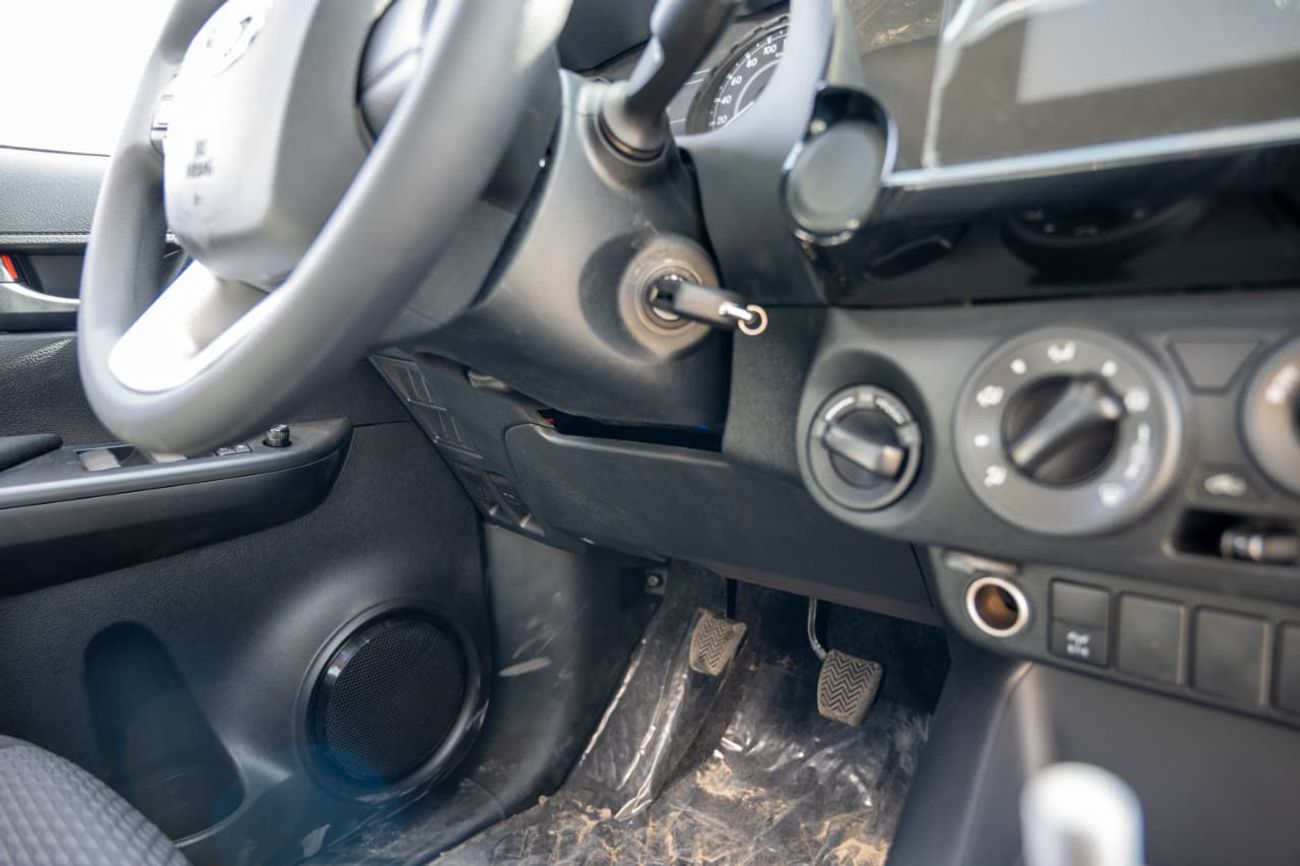 تويوتا هيلوكس 2.4GD | Manual | Diesel | Pickup Truck | Four Wheel Drive | 5 Seats | 4 Door