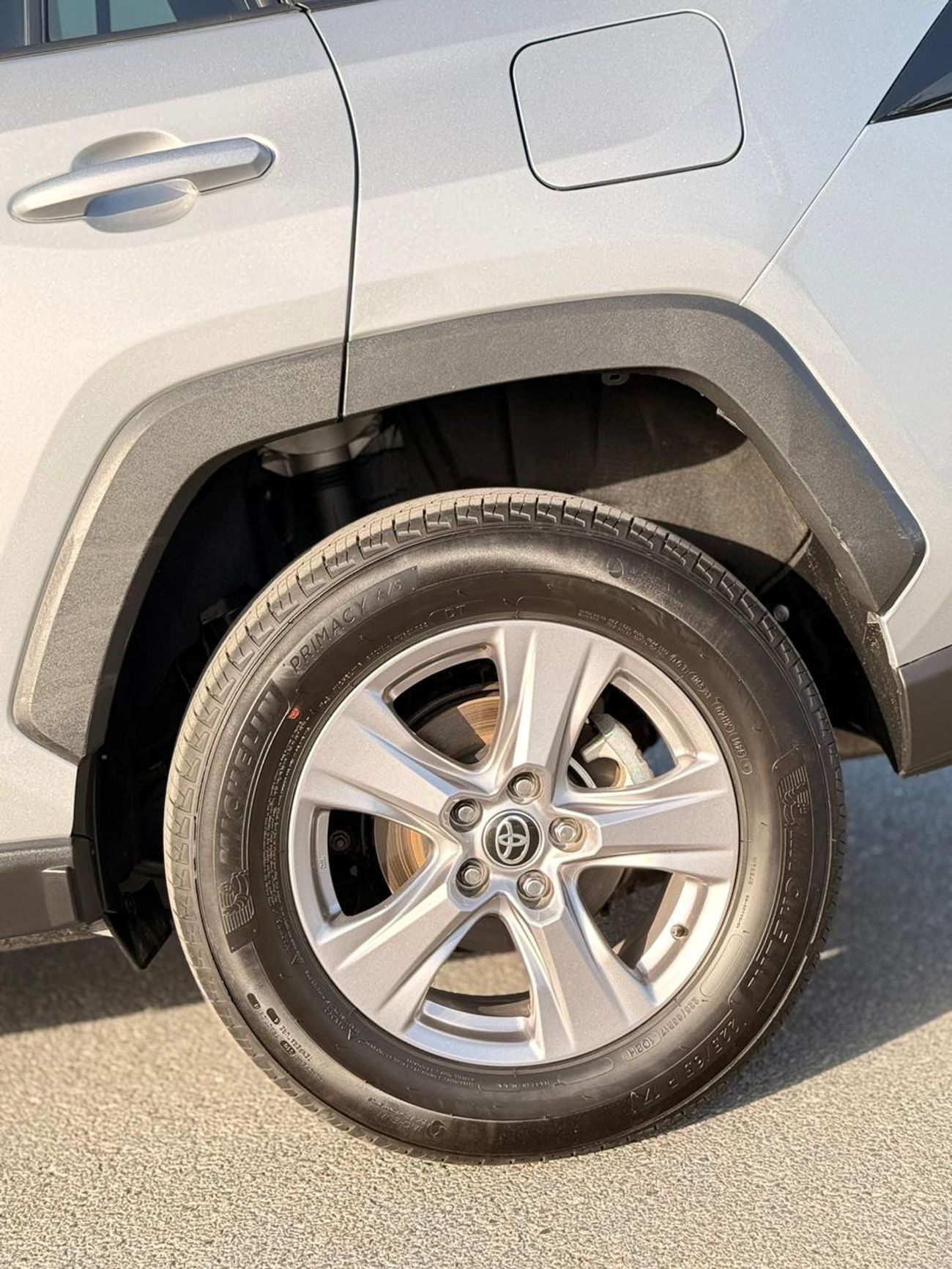 تويوتا راف ٤ XLE 4X4 Full option 2025