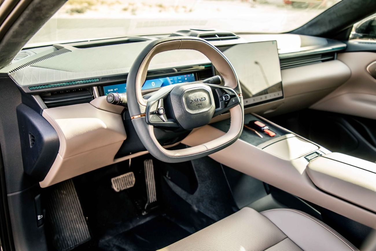 لينك أند كو Z10 2025 Lynk & Co Z10 Max - Fluid Grey Inside Beige