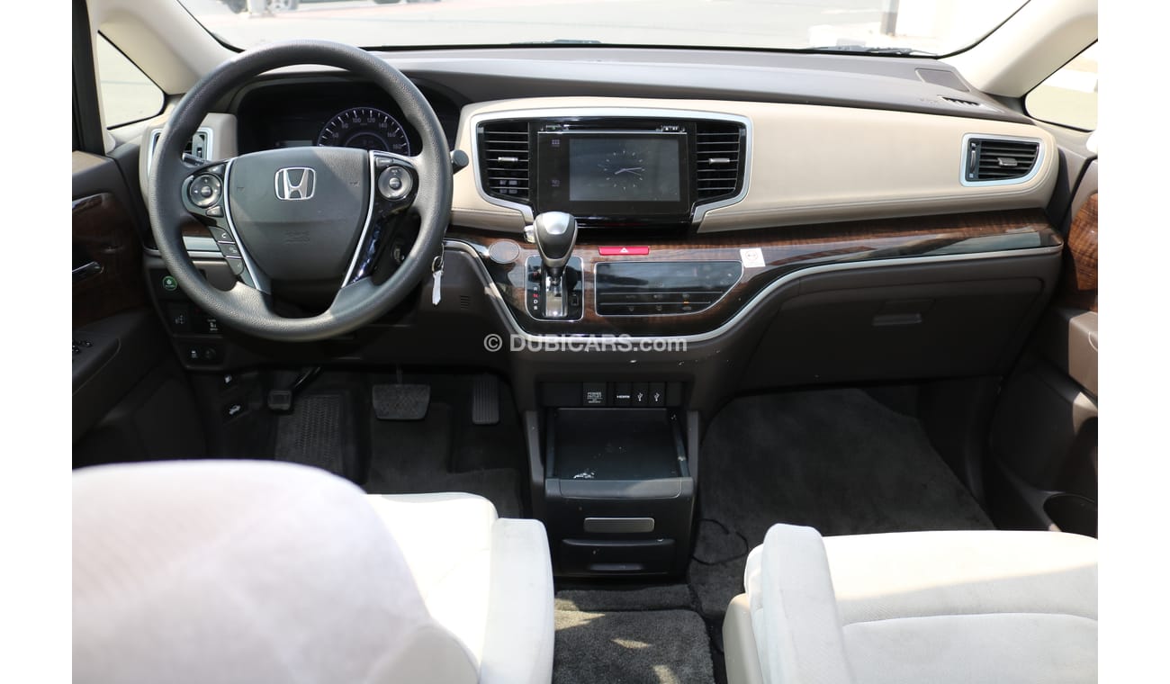 Honda Odyssey 8 SEATER FAMILY SUV WITH GCC SPEC