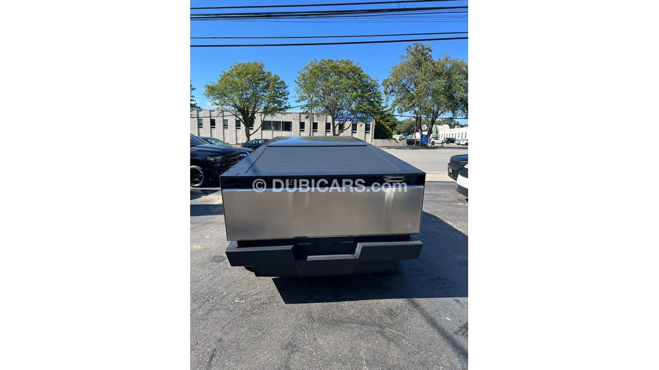Used Tesla Cybertruck 2024 for sale in Dubai 790159