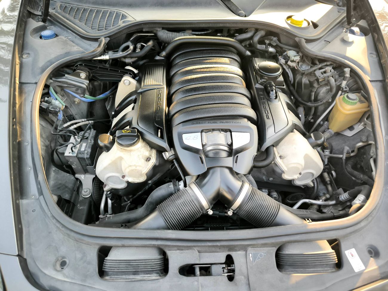 Porsche Panamera S 4.8L