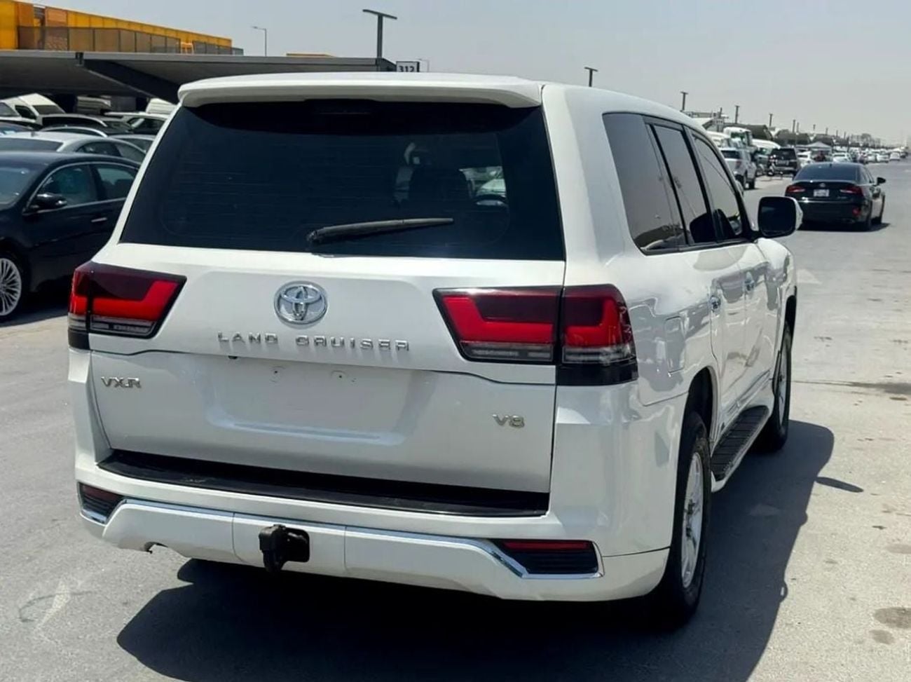 تويوتا لاند كروزر Toyota land cruser GXR 2009 facelifted 2025 V8 4.6 petrol Engin  colour white push start transmissio