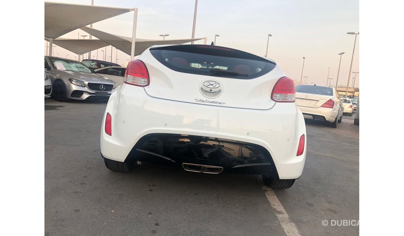 Hyundai Veloster Hyndai voulester model 2016 GCC car prefect condition full option panoramic roof leather seats back 