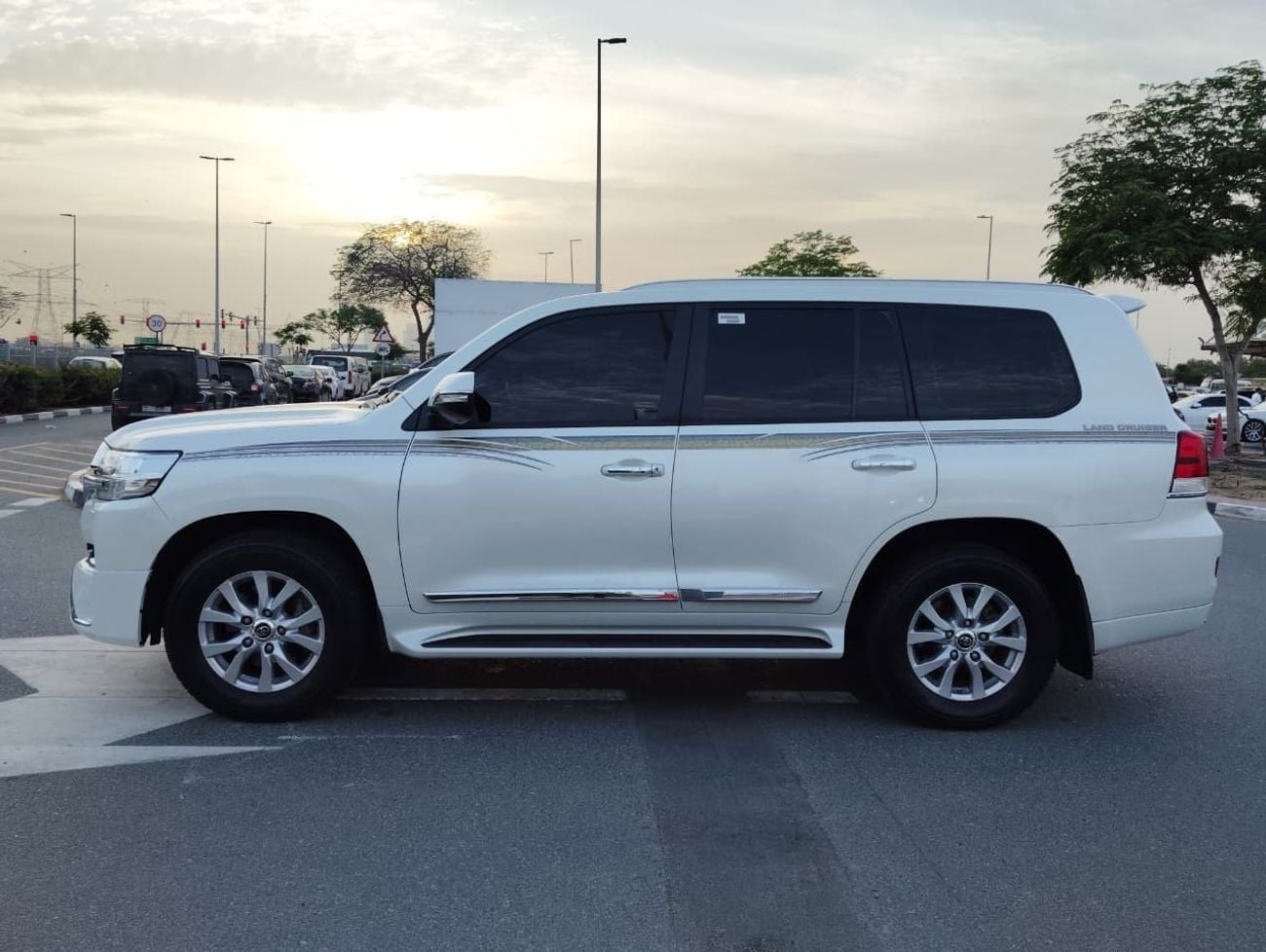 تويوتا لاند كروزر GXR 4.6L