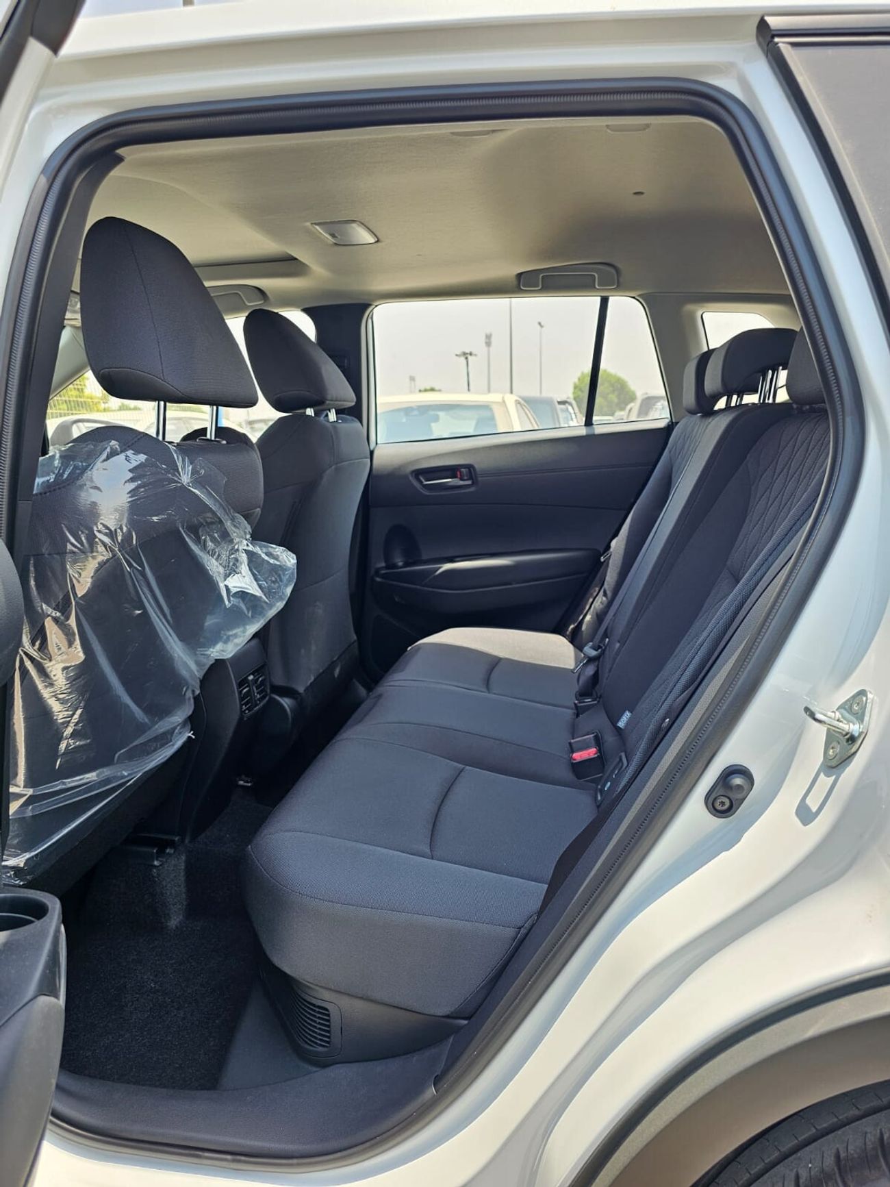 Toyota Corolla Cross 2.0L V4 HYBRID, PUSH START, MID OPTION WITH SUNROOF / SPECIAL OFFER