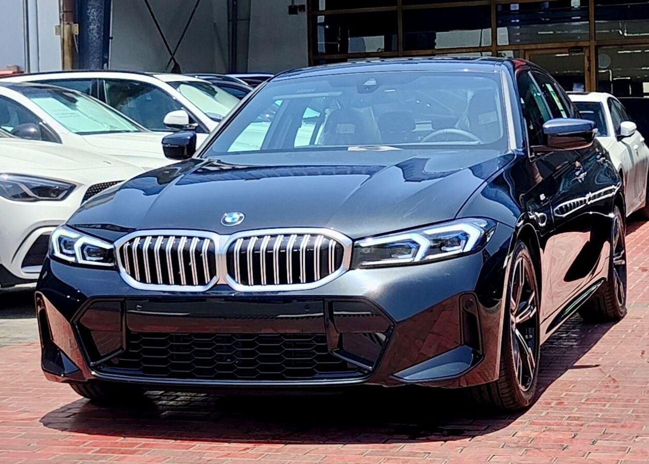 بي أم دبليو 318i LUXURY M SPORT PACKAGE LUXURY M SPORT PACKAGE