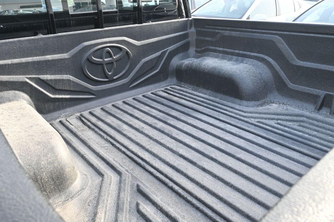 تويوتا هيلوكس Toyota Hilux SR5 2.7L Automatic, Petrol, 4WD, Pickup