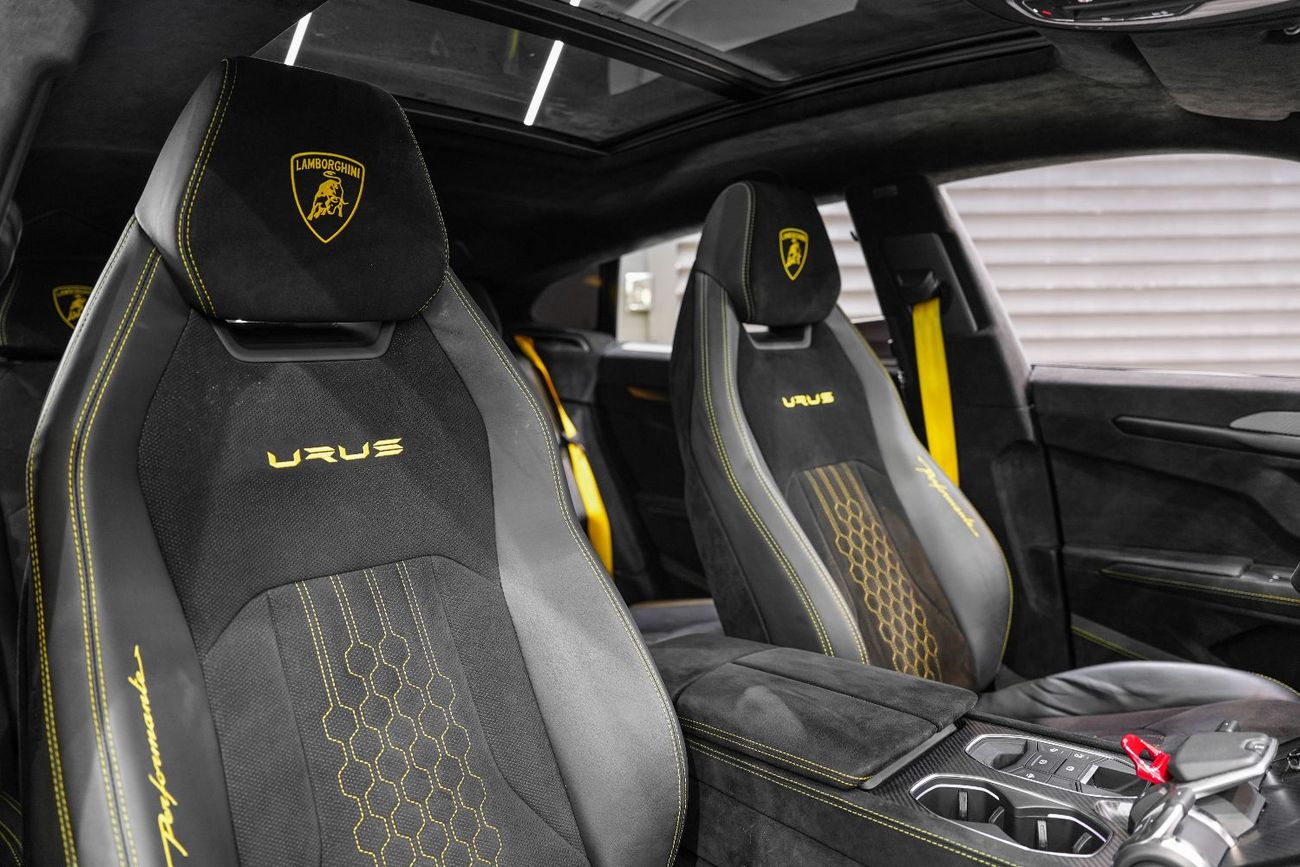 Lamborghini Urus 4.0T V8 Performante Arkapovic Exhaust, Carbon Fiber Package, Lamborghini Warr + Serv!