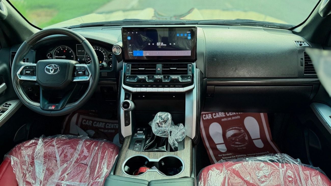 تويوتا لاند كروزر GXR 2019 Model Facelift to LC300 2025 Shape Exterior and Interior Both Car is very Clean and Perfect