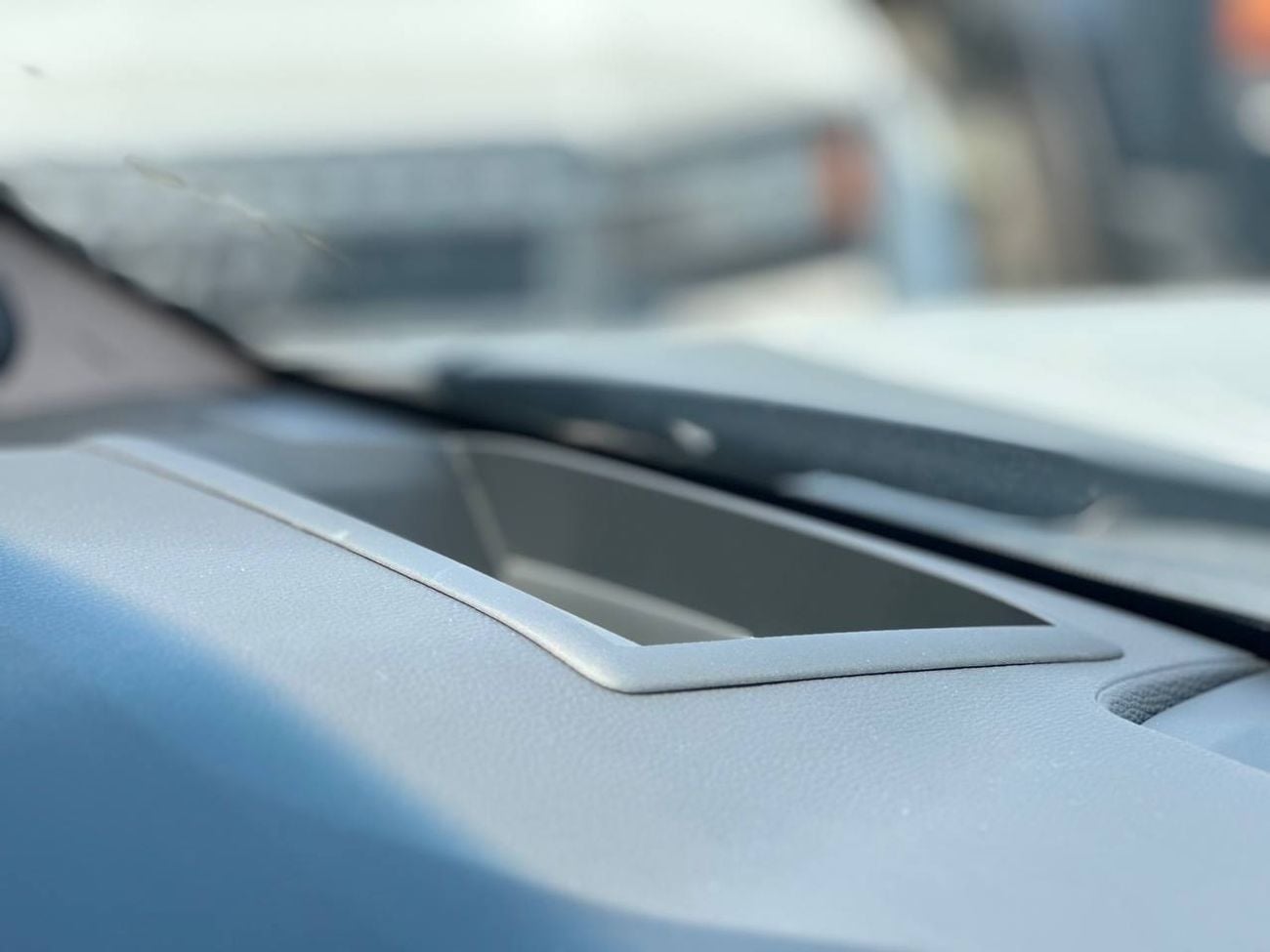 تويوتا لاند كروزر VXR 3.5 لتر هجينة أوتوماتيكية // كاملة المواصفات مع رادار، كاميرا 360 درجة، ذاكرة، مقاعد تدفئة وتبري