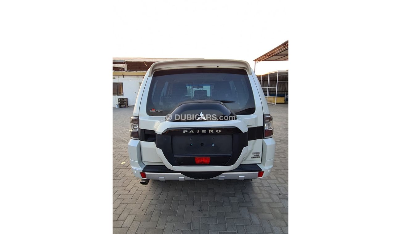 Mitsubishi Pajero Full option clean car