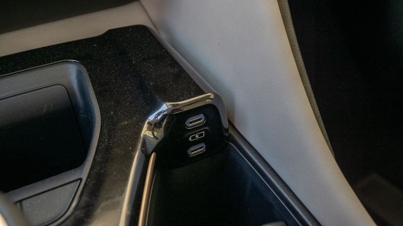 Toyota Crown TOYOTA CROWN 2.5 MID HEV -2026YM