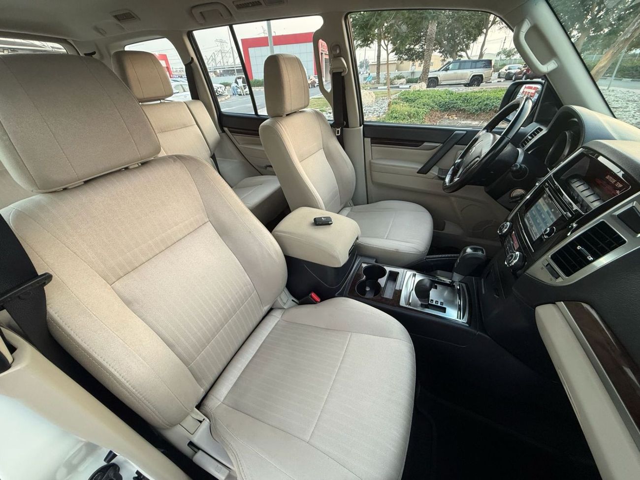 ميتسوبيشي باجيرو GLS Mid 3.0L (175 HP)