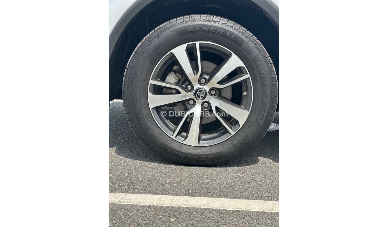 Toyota RAV4 EX MODEL 2016 GCC CAR PREFECT CONDITION INSIDE AND OUTSIDE LOW MILEAGE original paint
