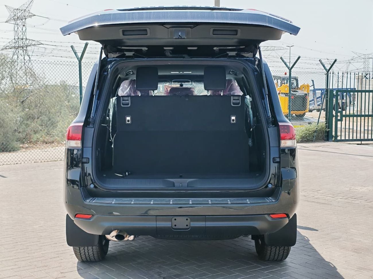 تويوتا لاند كروزر 2025 Toyota Land Cruiser LC300 GXR with Sunroof 4.0L V6 Petrol A/T 4WD Export Only