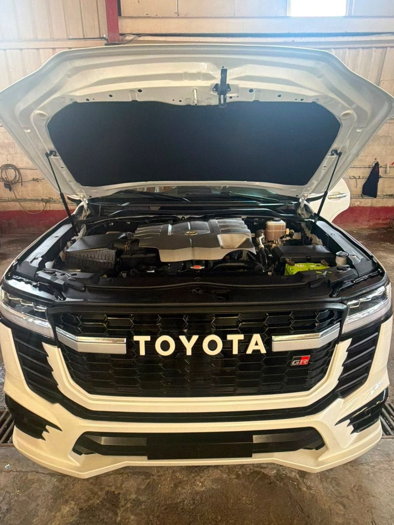 Toyota Land Cruiser GXR 2014 Petrol 8 Cylinder Full option