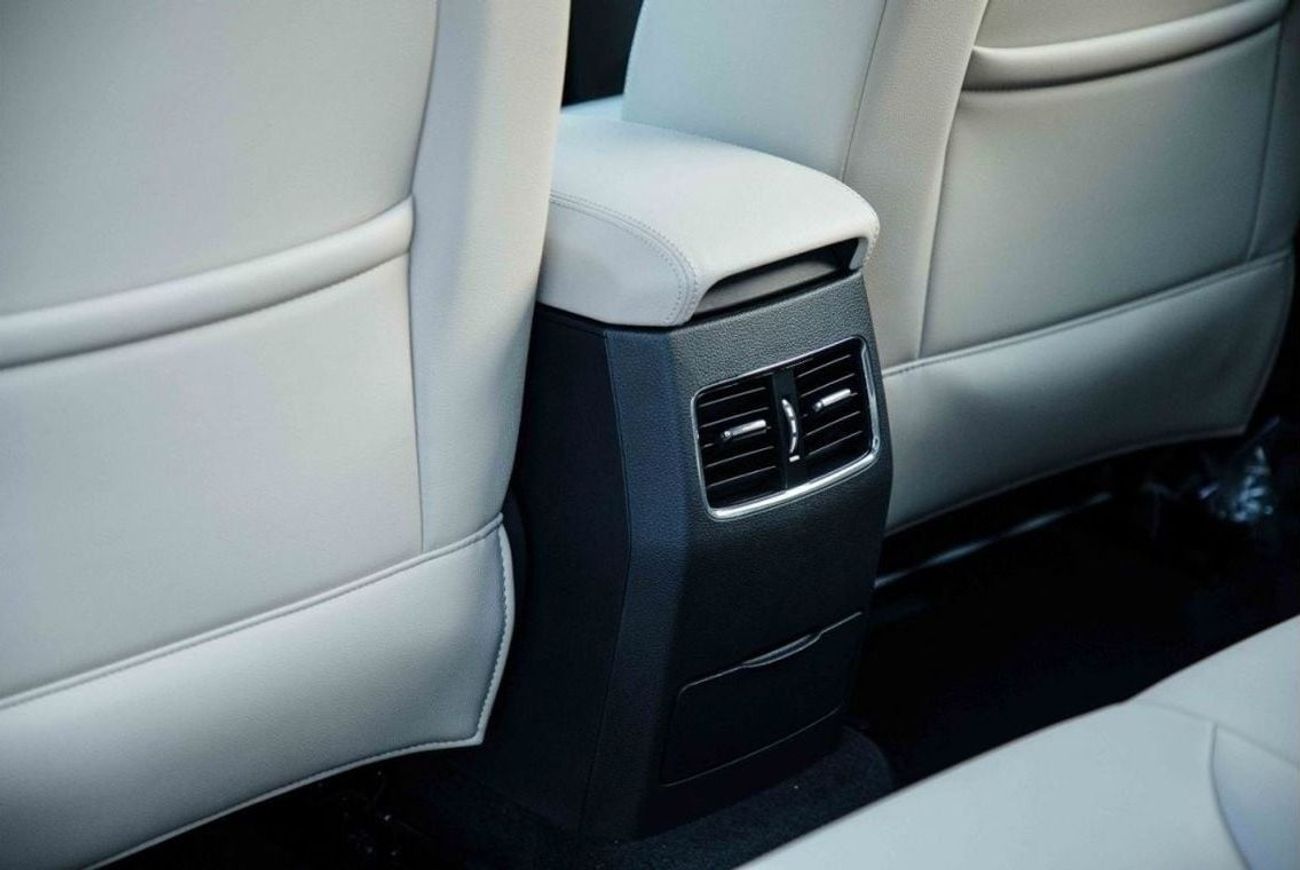 أم جي RX5 2023 MG RX5 2.0 AWD LUXURY - أسود من الداخل بيج