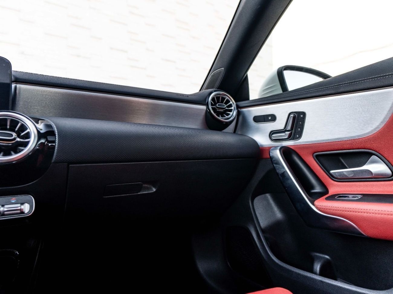 Mercedes-Benz CLA 250 Std 2.0L (221 HP)