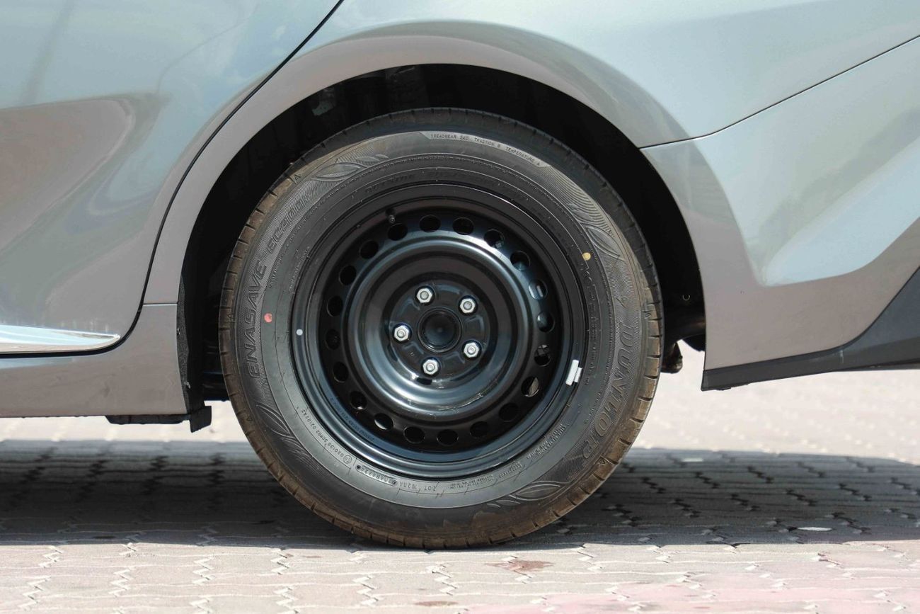 Toyota Camry 2025 TOYOTA CAMRY LE 2.5 Hybrid - PRECIOUS METAL inside BEIGE | Export Only