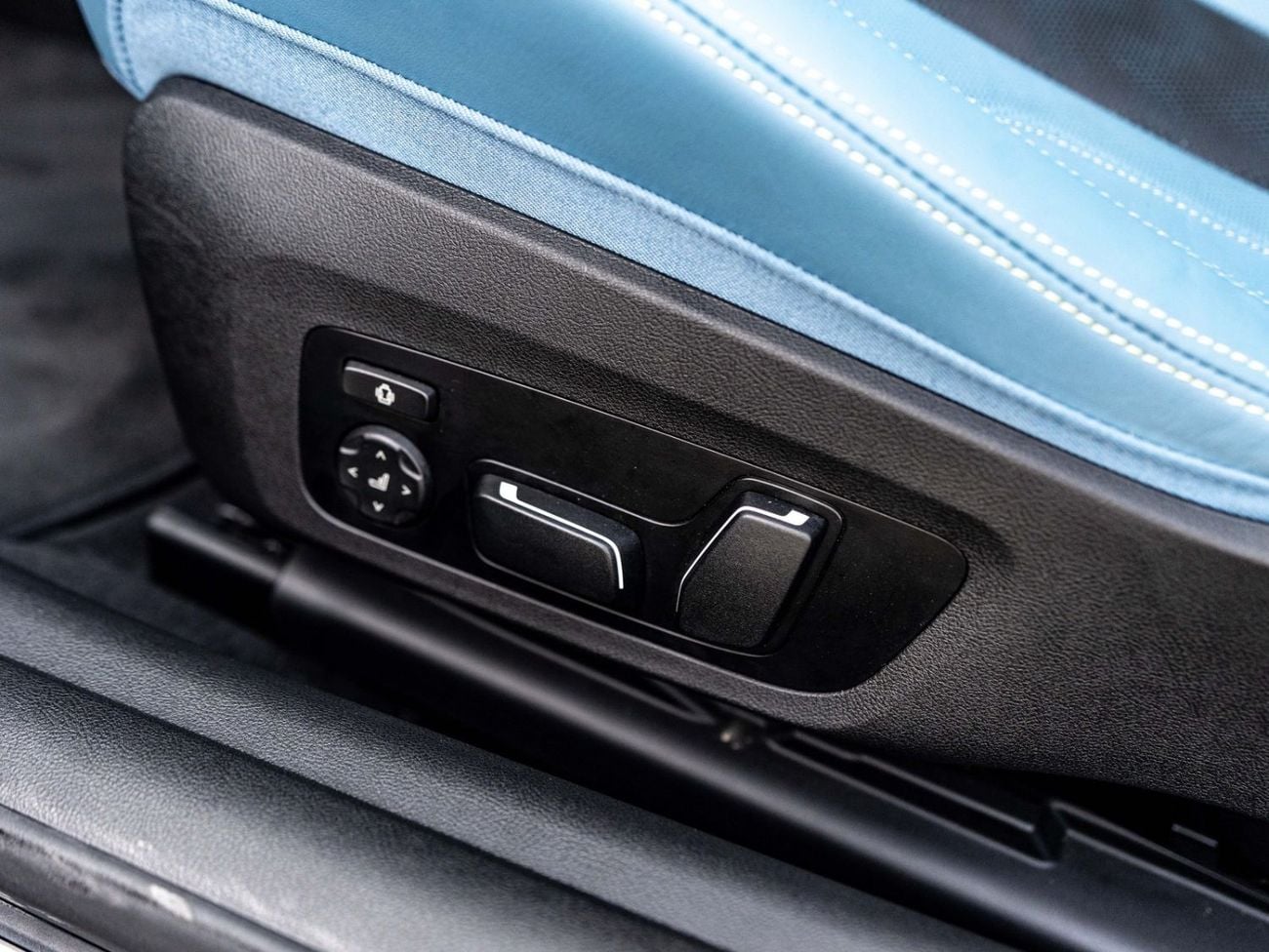 بي أم دبليو M4 CONVERTIBLE BMW 4 Series M4 Competition 2025 مواصفات خليجية
