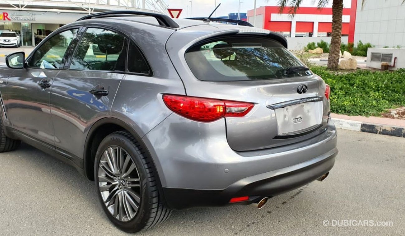 Infiniti QX70 Limited GCC NO ACCIDENT NO PAINT