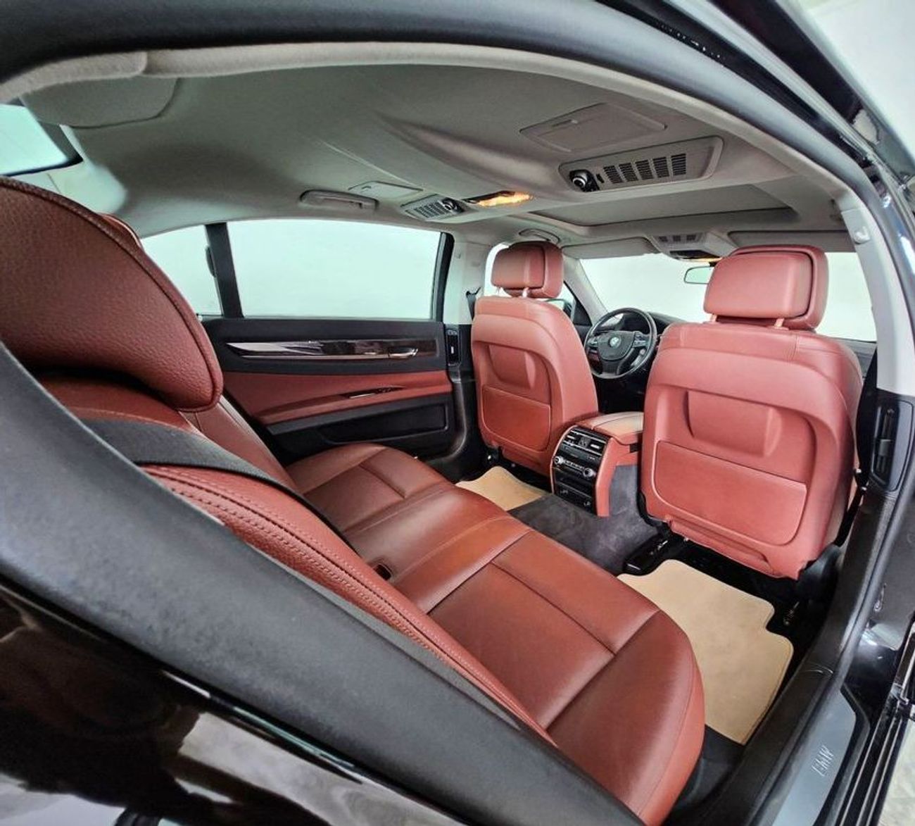 بي أم دبليو 740Li Li-3.0L-6 Cylinder-Gcc-Full Option-Bank Finance Facility - Warranty