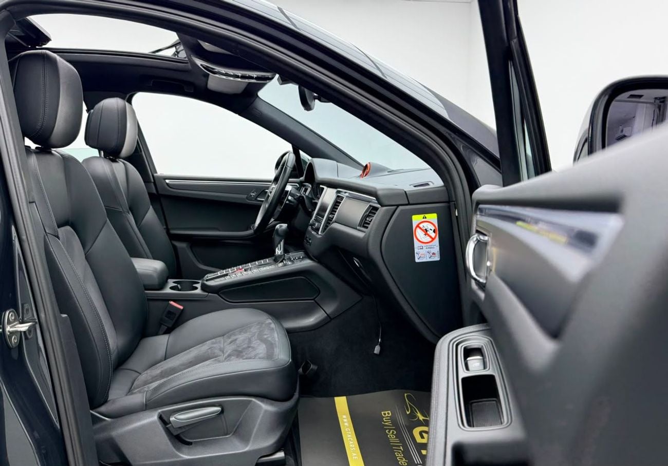 Porsche Macan TURBO 2017 Porsche Macan Turbo, Perfect Condition, Agency Full Service History, GCC