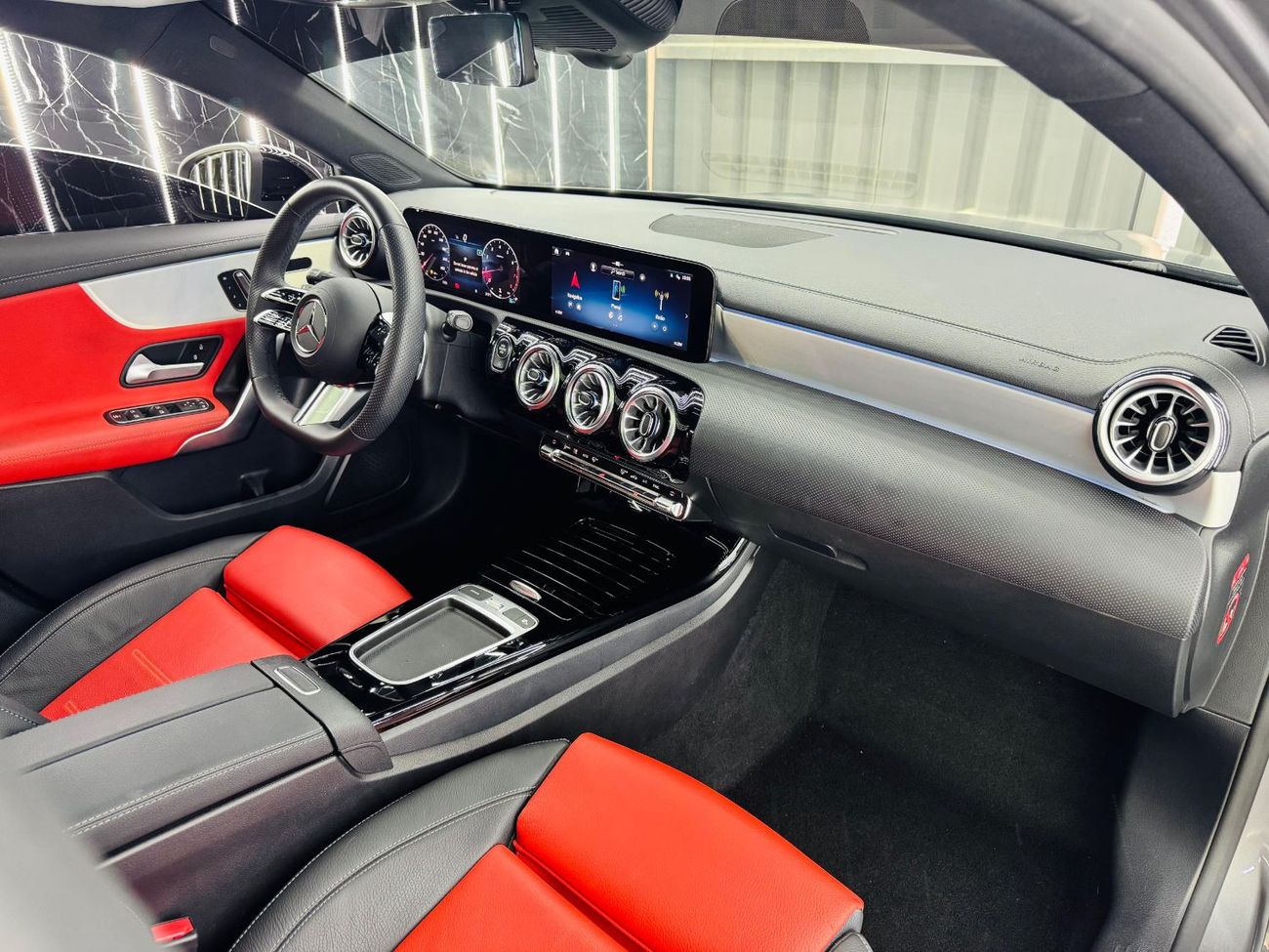 مرسيدس بنز A 200 AMG 2025 Mercedes Benz A200 AMG, Mercedes Warranty, Very Low Kms, Excellent Condition, GCC